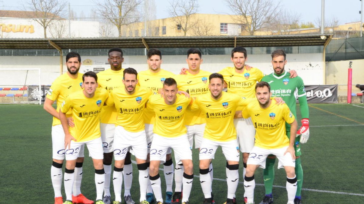 La formació inicial que va presentar el Lleida Esportiu dissabte a Llagostera.