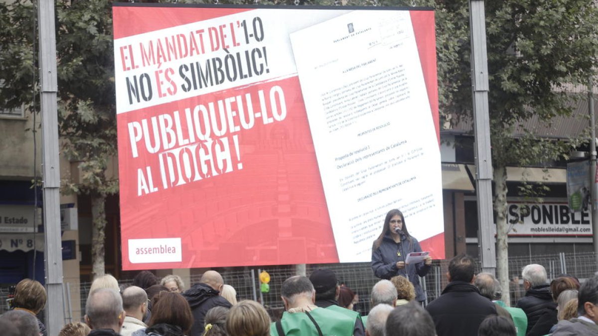 Cues per demanar que el Parlament publiqui la declaració d'independència