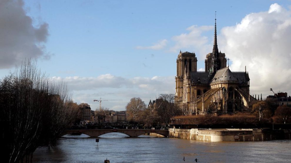 Moderen l’alerta per creixement del Sena, però es manté l’alerta