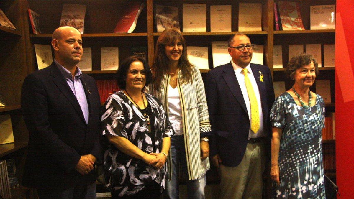 La presentación contó con la presencia de la consellera Laura Borràs y de la escritora Maria Barbal.