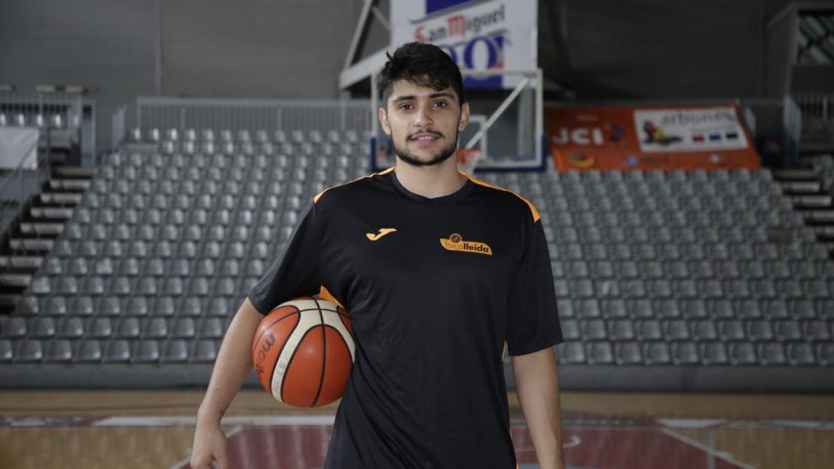 Sergi Quintela, ahir al Barris Nord durant la presentació.