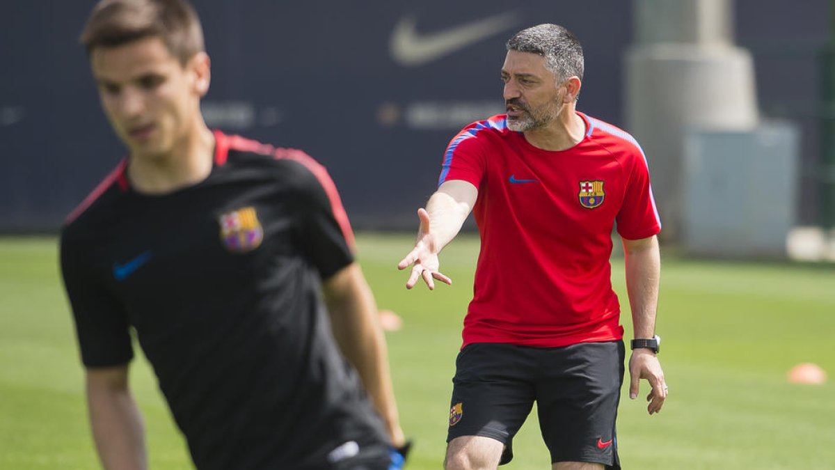 García Pimienta, durante su primer entrenamiento como técnico del filial azulgrana.
