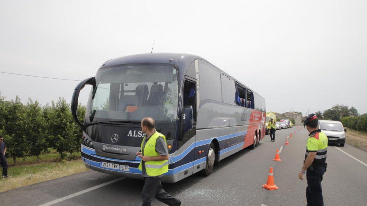 Estat en el qual va quedar el vehicle (de lloguer) sinistrat ahir a l’N-240 al seu pas per Tarrés.