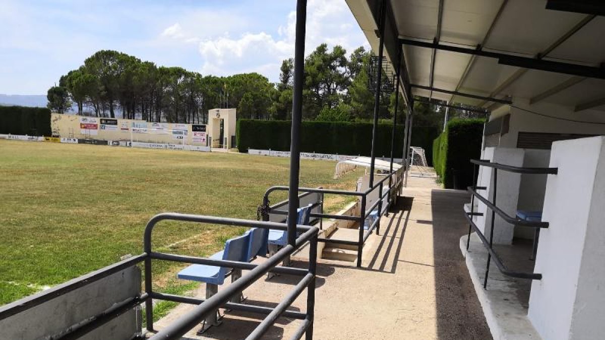 Estat actual de les instal·lacions del camp de futbol municipal de Tremp.