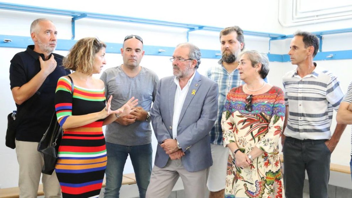 El presidente de la Diputación, Joan Reñé, ayer durante la inauguración de los vestuarios.