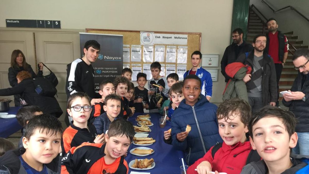 Els preminis del Molerussa i Força Lleida, compartint el ‘tercer temps’.