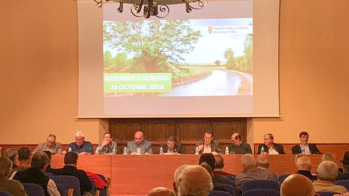 La asamblea de regantes del Canal d’Urgell celebrada ayer en Mollerussa.
