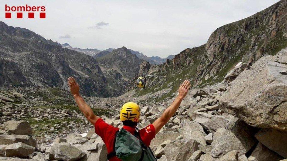 Imatge del rescat a l’estany de Monestero, a Espot.