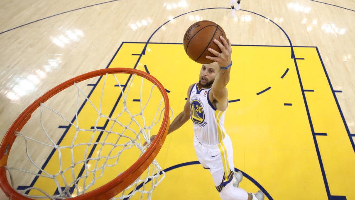 Stephen Curry volvió a ser uno de los jugadores determinantes.