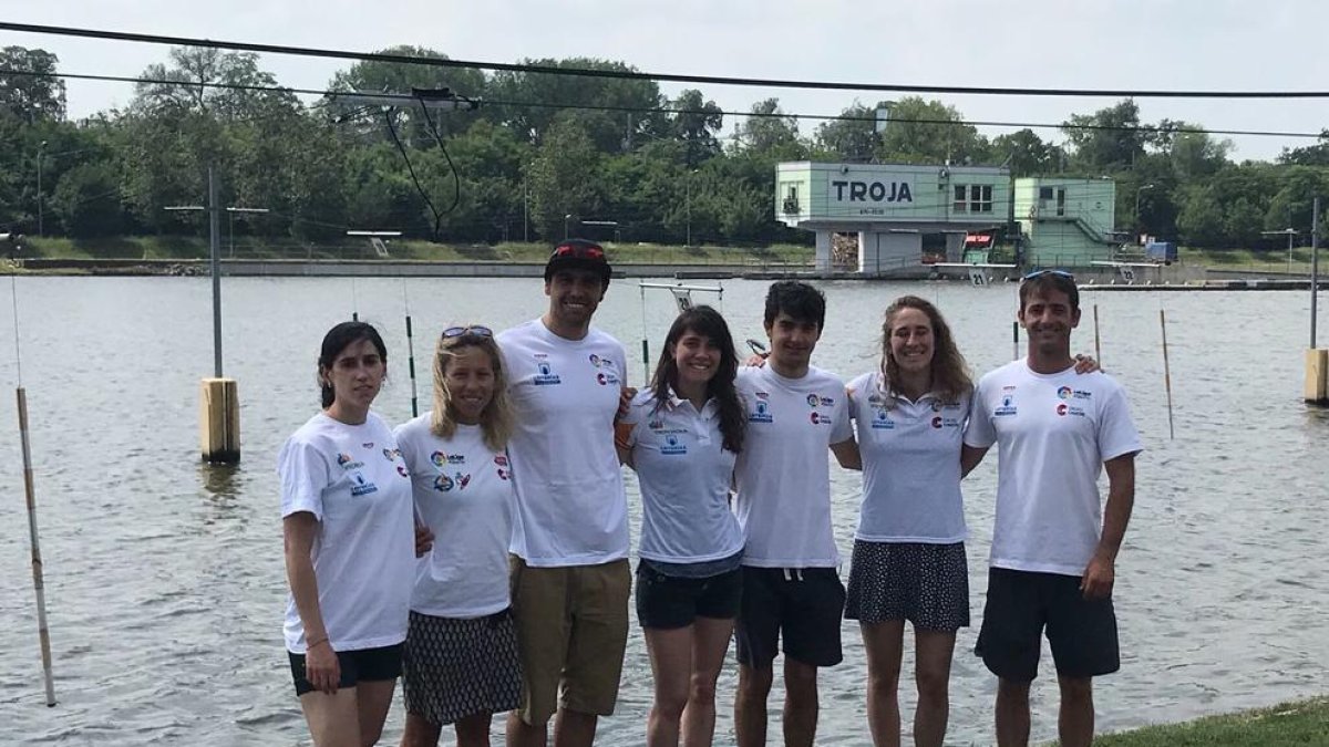 Laura Gracia, Anaïs Bouchet, Marzo, Martínez, Travé, Vilarrubla y Díez-Canedo, ayer en Troja.
