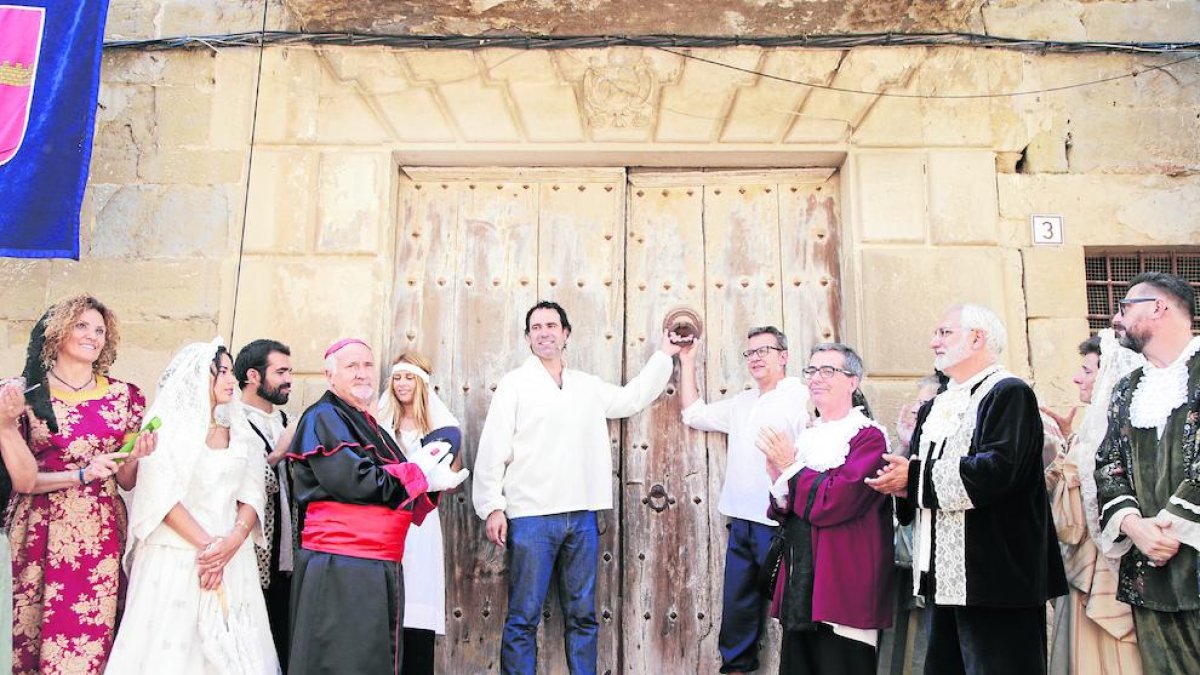 Civit y Talarn tocaron el aro de Cal Bufalà para pedir un juicio justo para los políticos presos y exiliados.