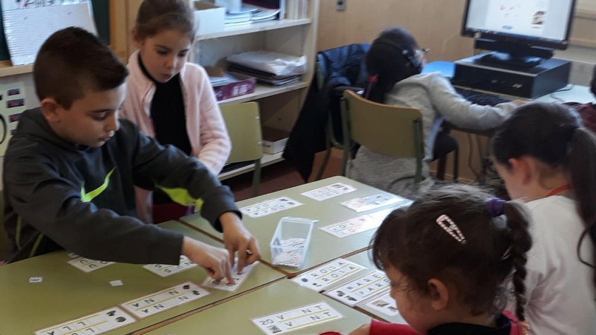 Alumnos del colegio Magraners, en un taller de conciencia fonológica.