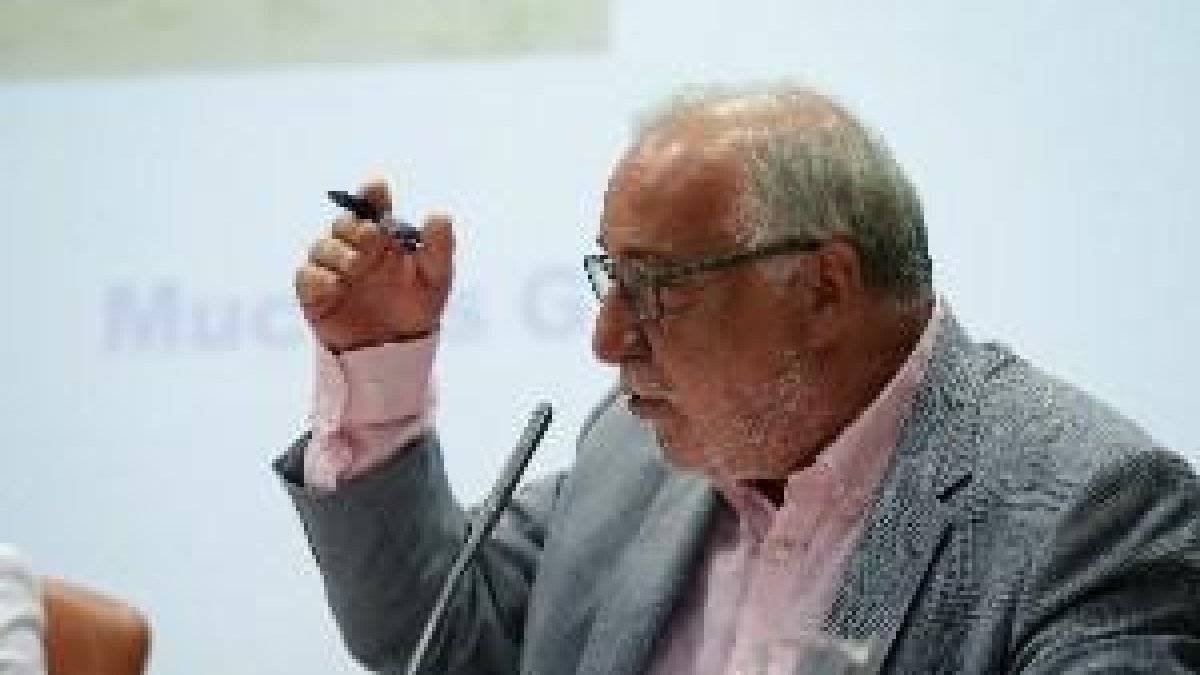 La sanción por chatear con el móvil conduciendo subirá de 3 a entre 4 y 6 puntos