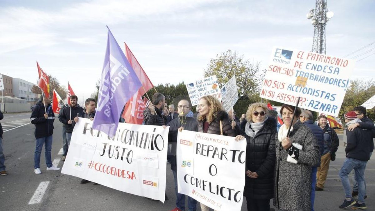 Mobilització a Endesa a Lleida davant del “bloqueig del conveni”