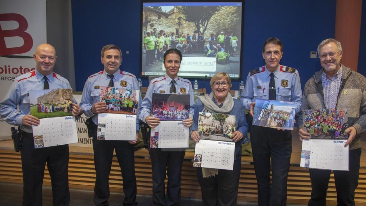 Els Mossos presenten el seu calendari solidari