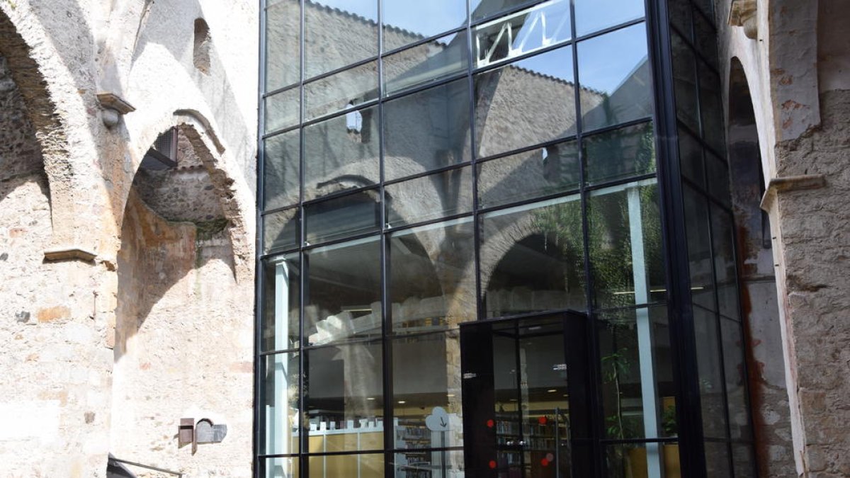 Actualmente abre tres tardes durante la semana.