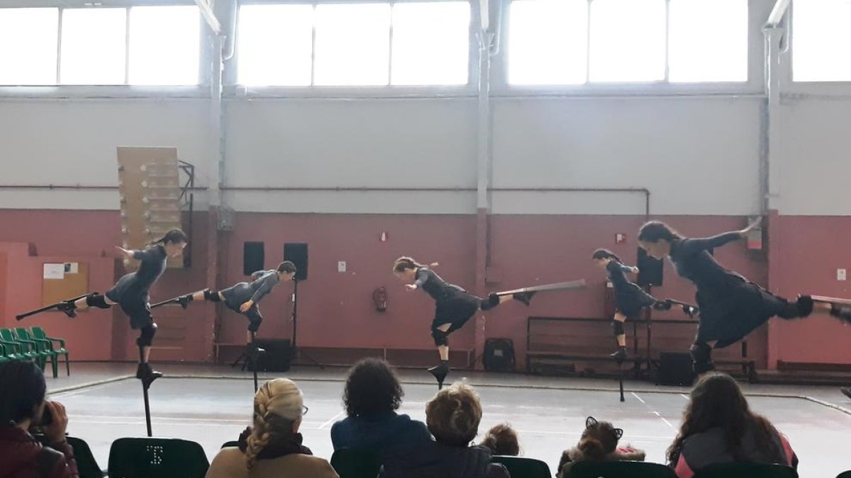 Un centenar de personas disfrutó del espectáculo el domingo en el pabellón del Casal de Tremp.