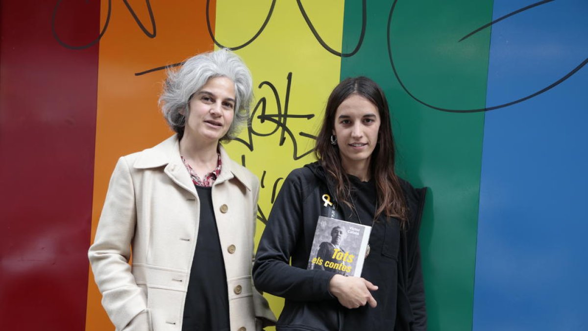 Maria Bohigas y Blanca Llum Vidal, editoras de la colección ‘Tots els contes’, ayer en Lleida.