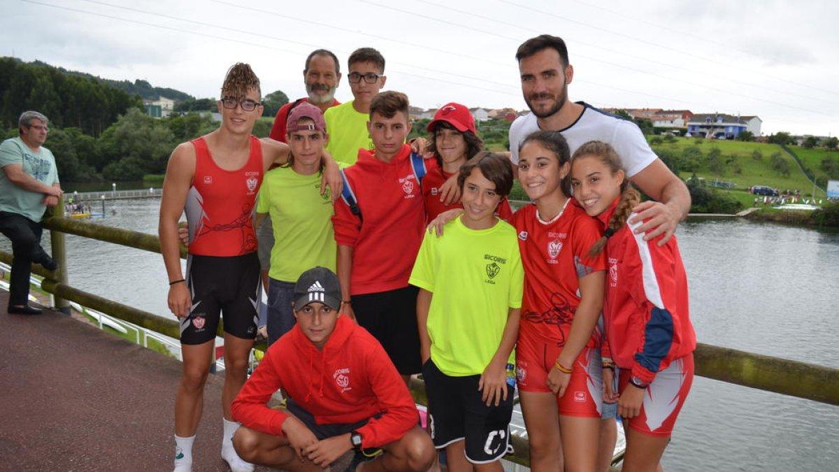 Craviotto, con los jóvenes palistas leridanos