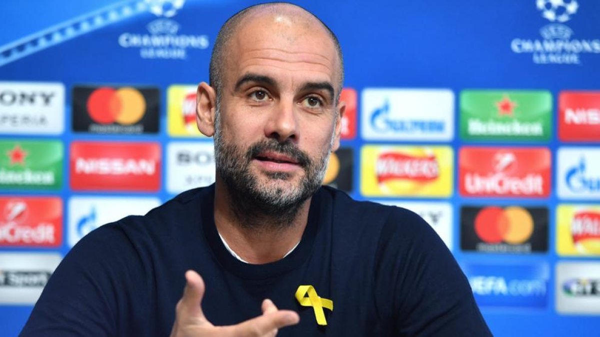 Guardiola amb el seu etern llaç groc.