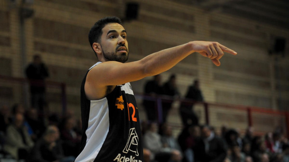 Sutina tuvo que lidiar con el mejor jugador del equipo rival.