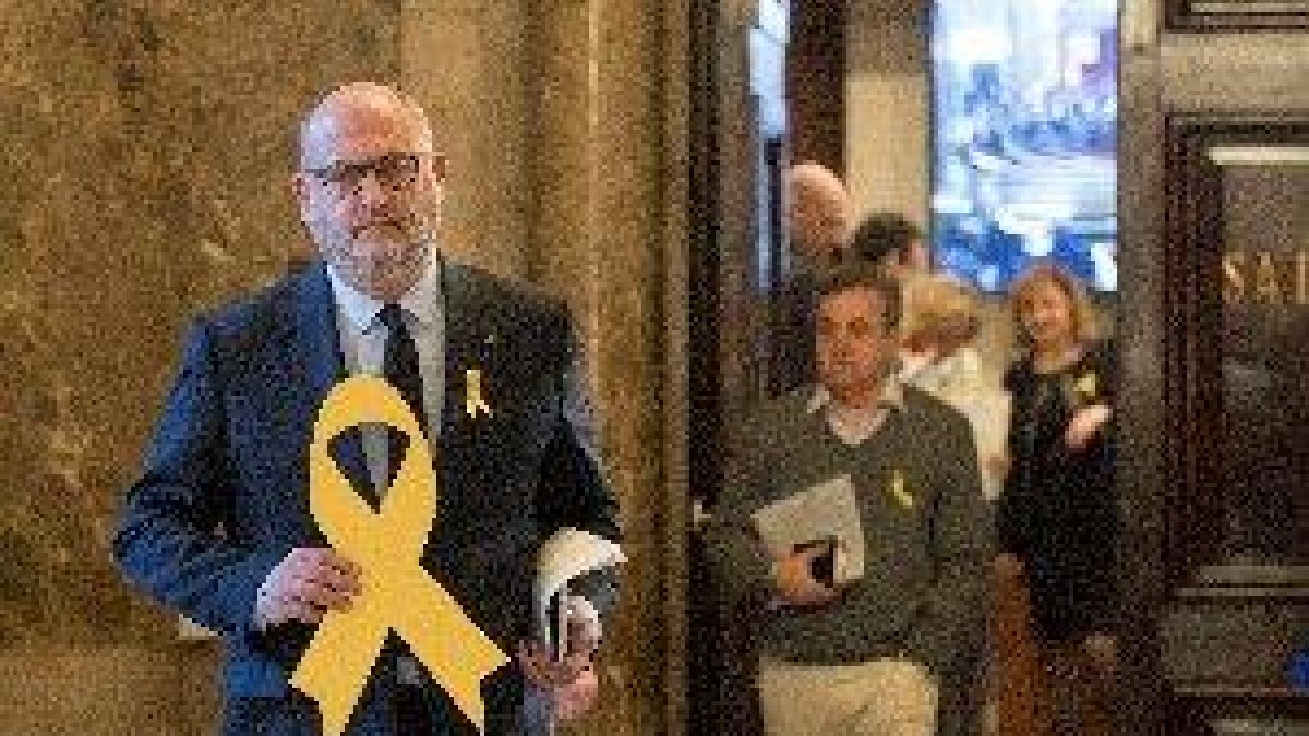 JxCat pide que Puigdemont pueda delegar su voto tras su arresto en Alemania