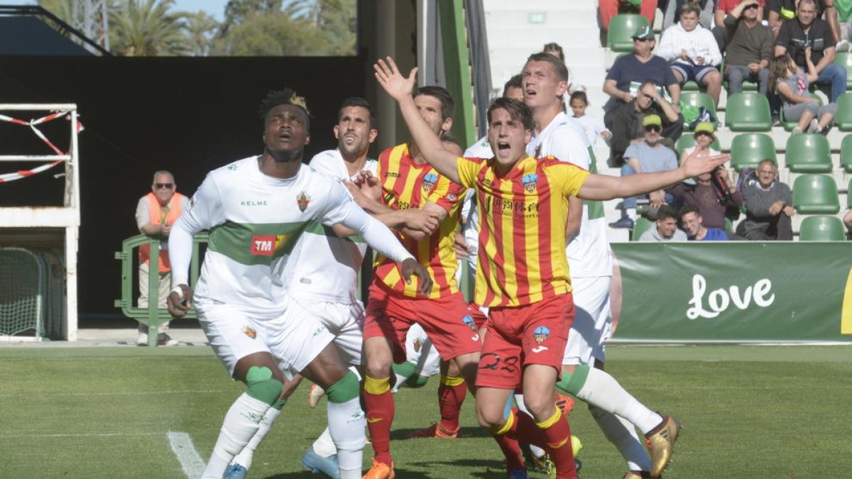 El Lleida s'allunya del play off en perdre a Elx (2-0)