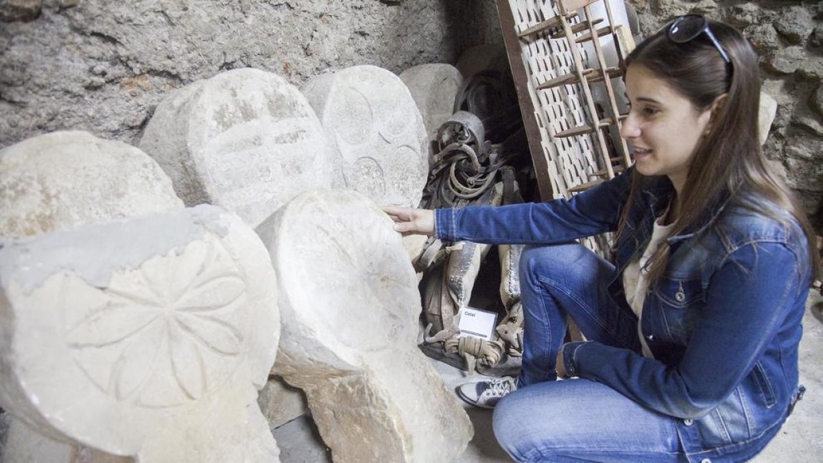 Imagen de algunas de las estelas discoidales funerarias que se restaurarán y expondrán.