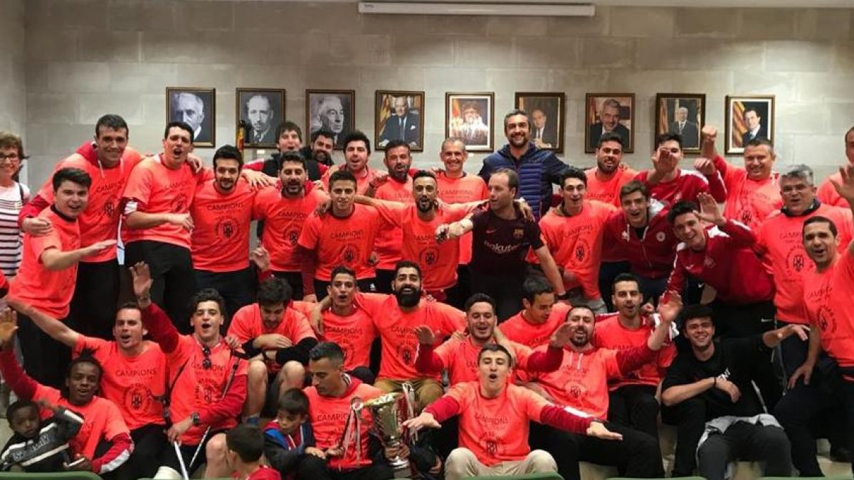 Jugadors, familiars i directiva van celebar en gran l’ascens.