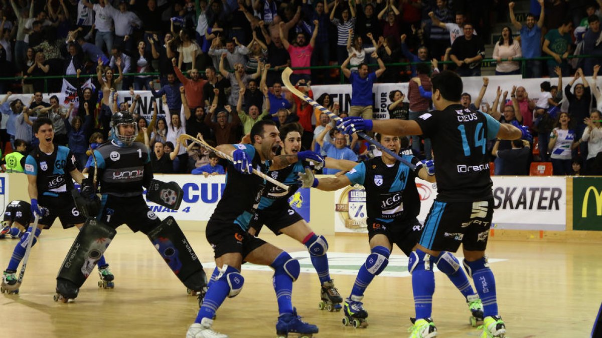 Darío dedica als seus pares el primer gol.
