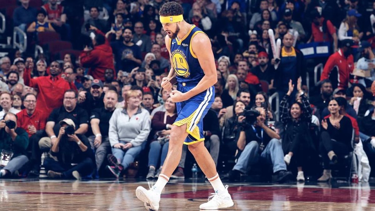 Klay Thompson celebra un dels seus 14 triples amb els Warriors.