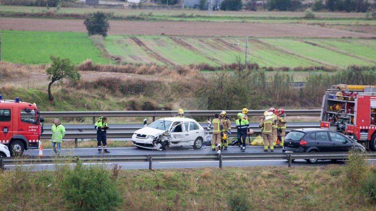 Dos ferits en un xoc entre dos cotxes a l'A-2 a Tàrrega
