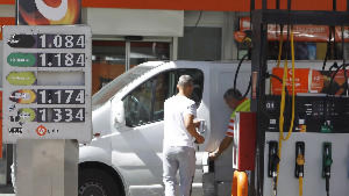 La gasolina sube un 1,31 % y el gasóleo un 0,97 por ciento en plena Semana Santa
