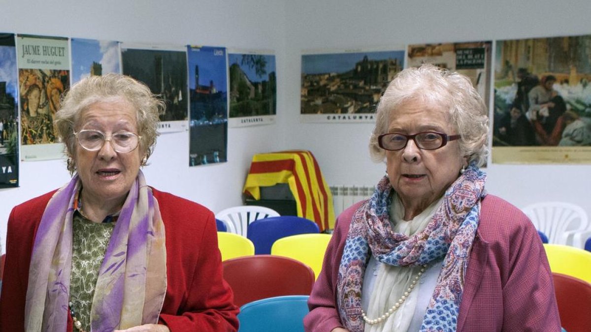 Una imagen de las hermanas Rosa y Cecília Huguet, que ceden el Centro a la población.