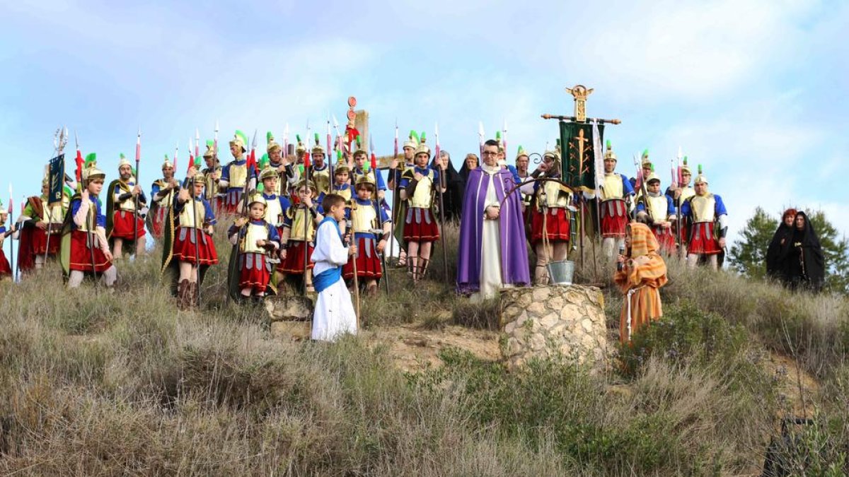 Lazos amarillos en las lanzas de Esterri d’Àneu.