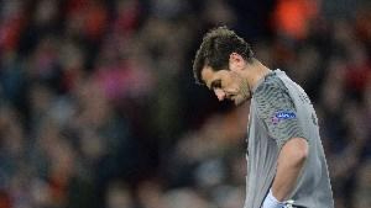Iker Casillas, ingresado tras un infarto, aunque fuera de peligro