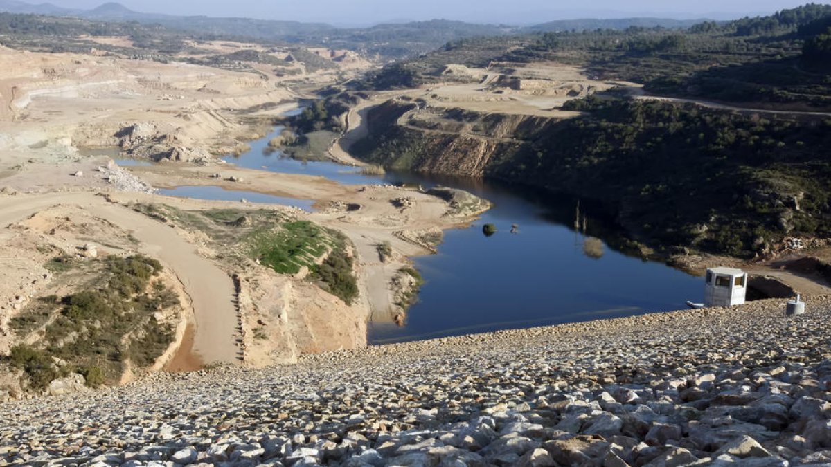 L'aigua ja inunda finques de l'Albagés