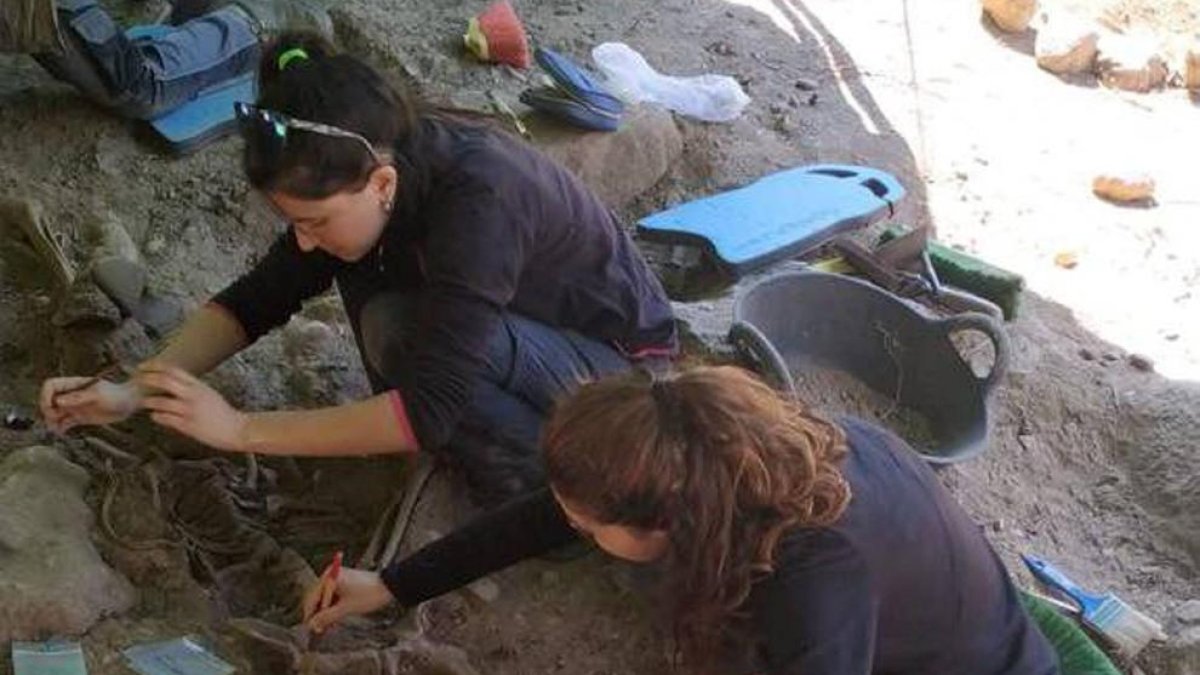 Treballs de recuperació de les restes a la fossa de Sorpe.