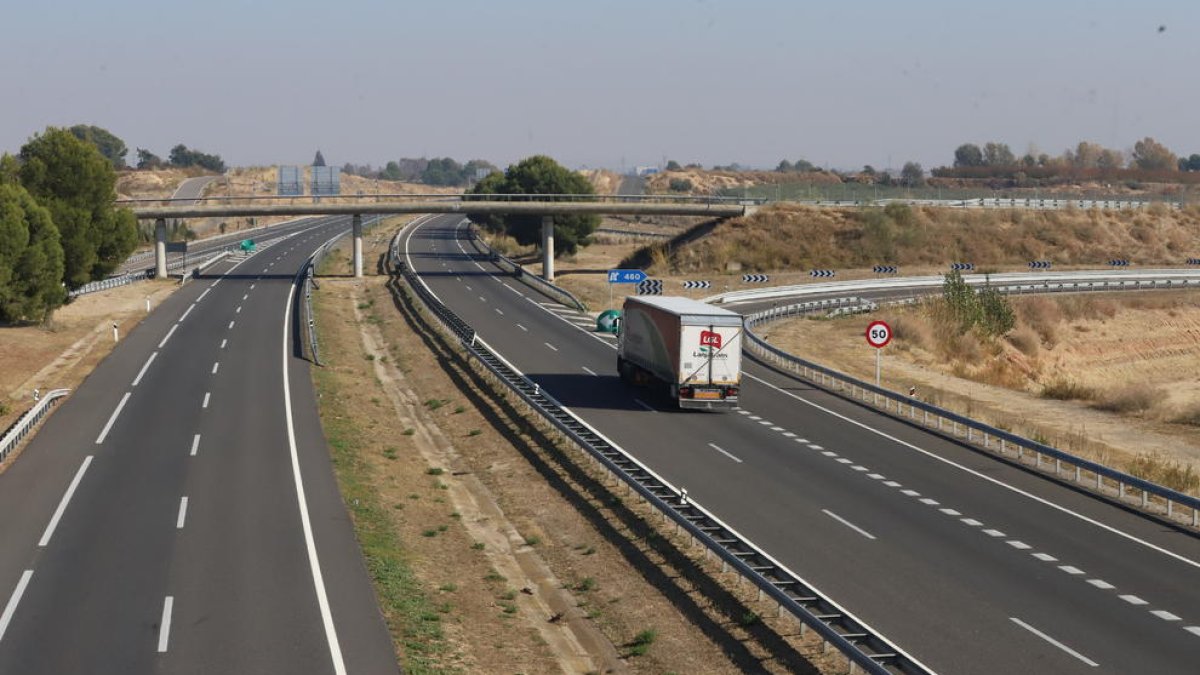 Imatge del control de mobilitat de Mossos ahir al migdia a l’entrada a l’AP-2 des de Soses.