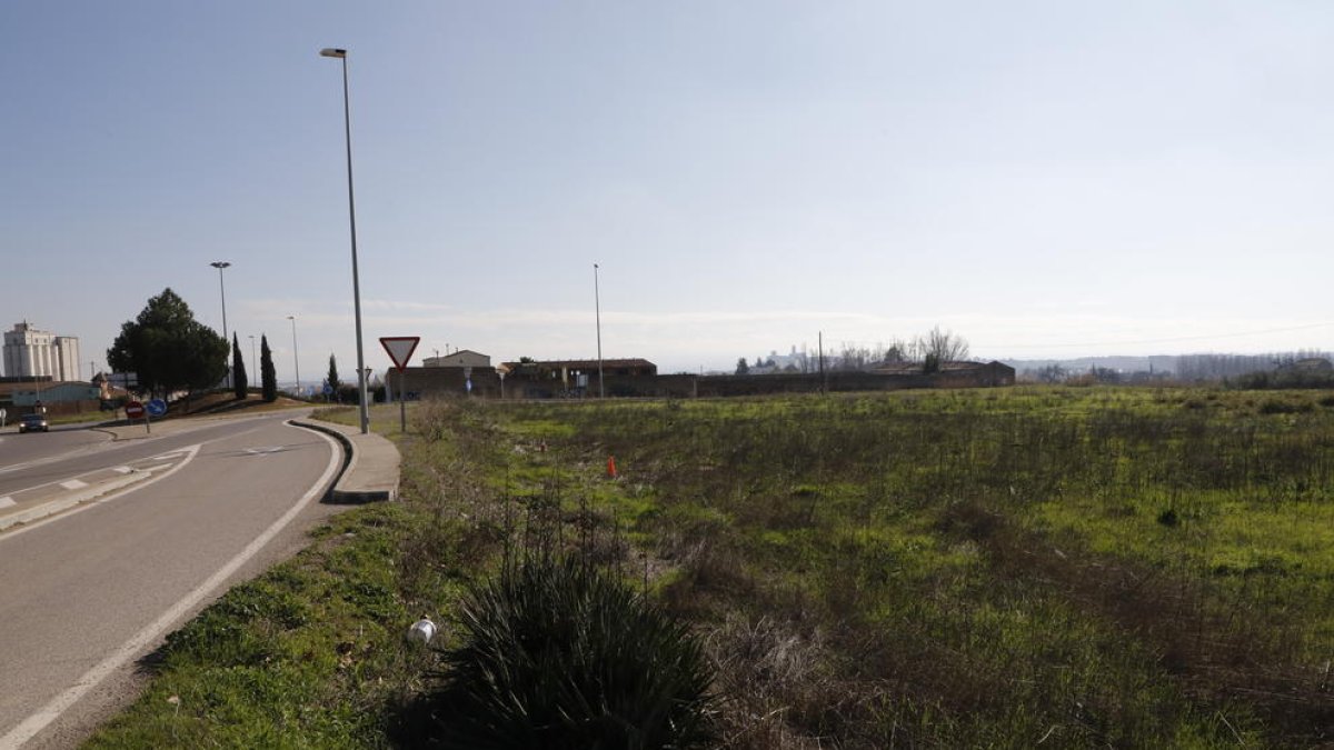 Vista de los terrenos donde se habilitará la nueva zona de servicios.