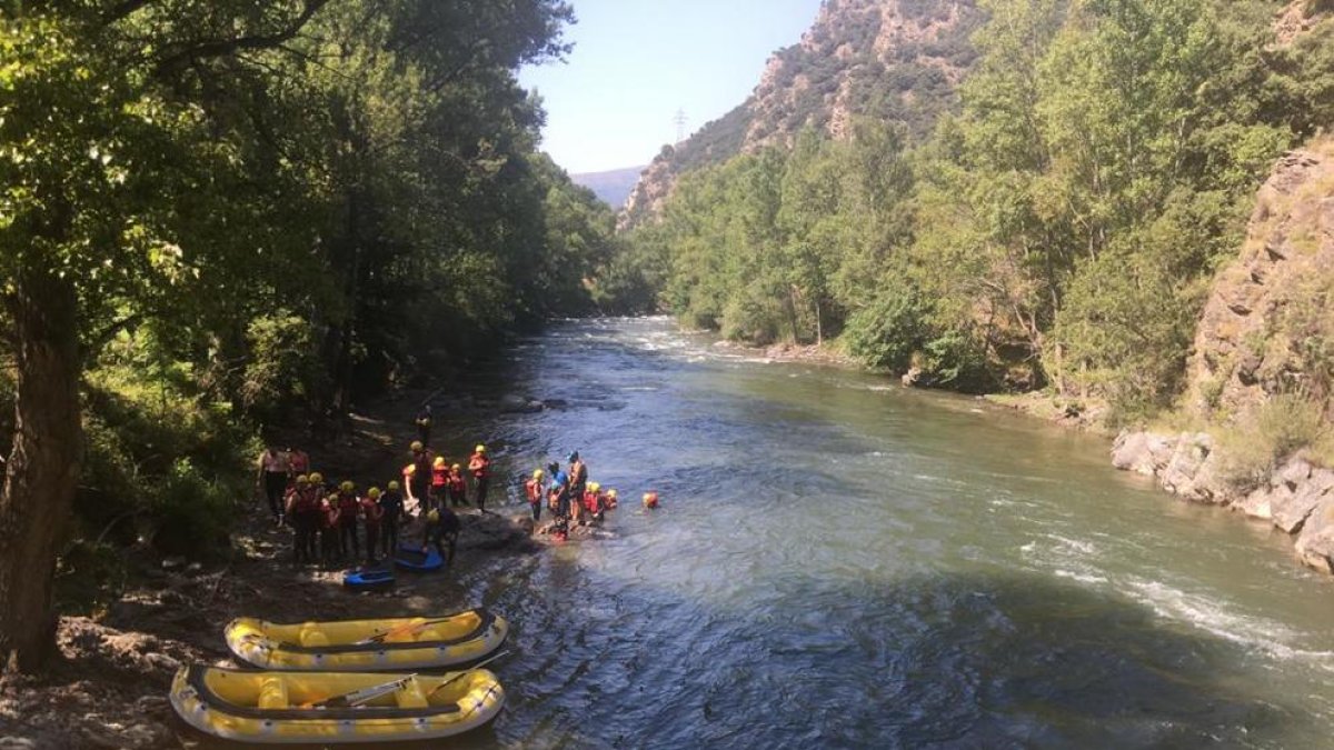 Imatge d’una baixada de ràfting ahir a la Noguera Pallaresa.