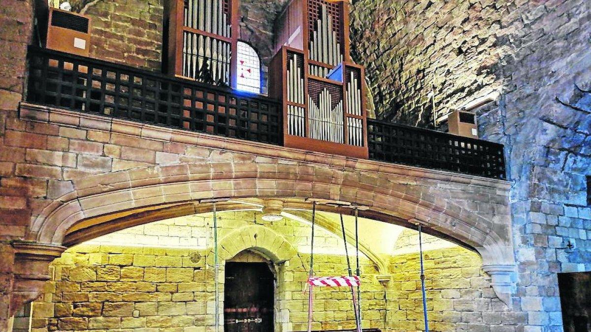L’arc inferior del cor del temple es troba des d’ahir al matí apuntalat per seguretat i s’ha restringit l’accés a la zona.