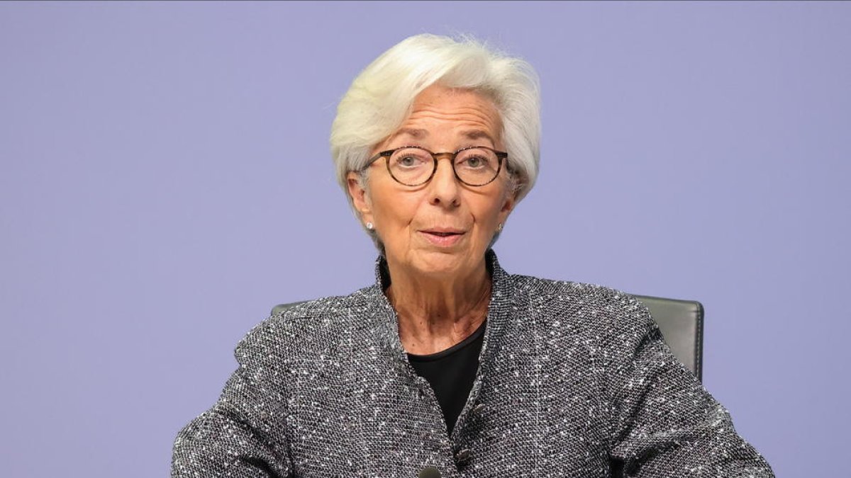 La presidenta del BCE, Christine Lagarde, apostó ayer por dejar “bastante tiempo” los tipos bajos.