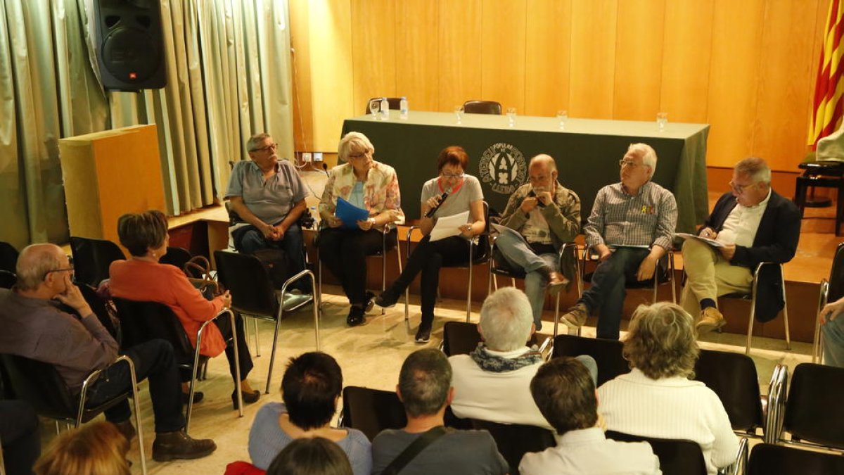 Un debate el pasado abril en el Ateneu Popular de Ponent.