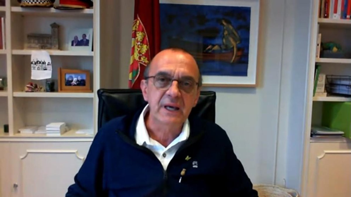 Arriba, el alcalde Pueyo (ERC) e Iglesias (PSC). Abajo, Ribes (Cs) y Palau (PP) durante sus intervenciones en el pleno telemático de ayer.