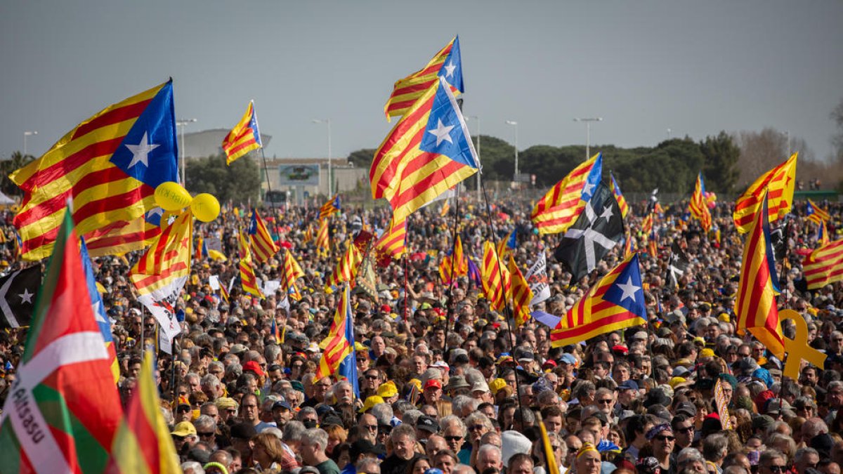 Torra, Puigdemont i l’alcalde de Perpinyà, Jean-Marc Pujol, ahir.