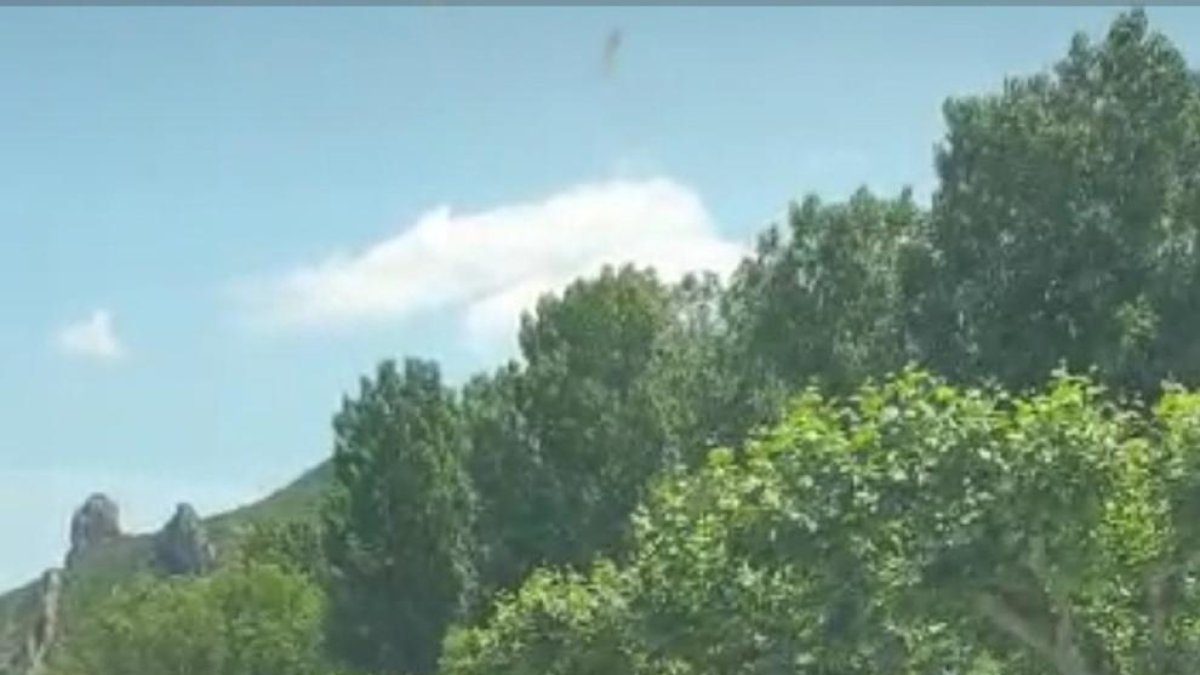 Imatge d’autocaravanes i vehicles ahir a Camarasa.