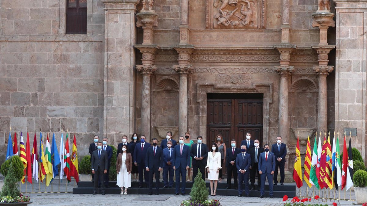 Urkullu, la gran sorpresa - El lehendakari, Iñigo Urkullu, va assistir finalment a la Conferència de Presidents, que va ser presidida formalment pel rei, després d’haver-se assolit un acord sobre el camí de dèficit entre els dos governs. Aix ...