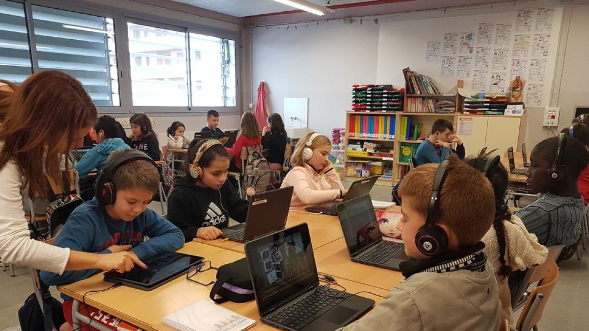 Alumnos de la escuela Parc de Saladar de Alcarràs participando en una sesión de ‘Endesa Educa Digital’.