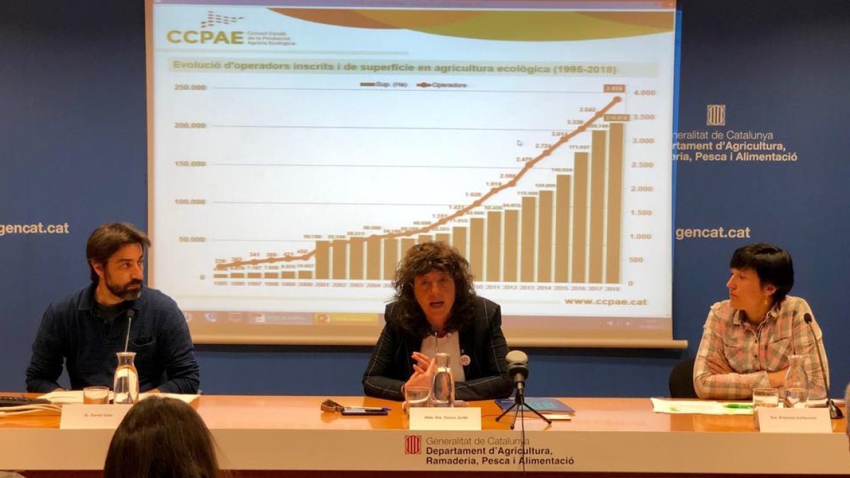 El president del CCPAE, Daniel Valls, i la consellera Teresa Jordà.